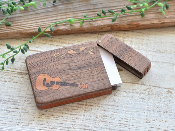木質名片夾【吉他&amp;葉】胡桃木 第2張的照片