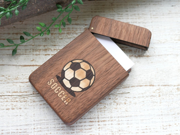 “足球迷專用的木製名片夾” 第1張的照片