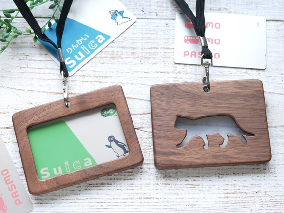 木製『社員証ケース』横向きアクリル窓【歩く猫】 1枚目の画像