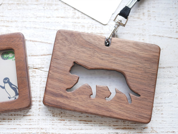 木製『社員証ケース』横向きアクリル窓【歩く猫】 2枚目の画像