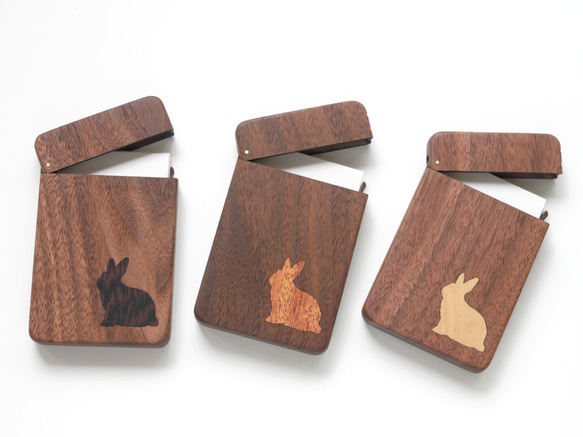 木製名片夾“兔子” 第1張的照片