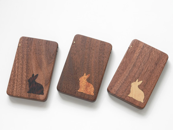 木製名刺入れ　『うさぎ』 2枚目の画像
