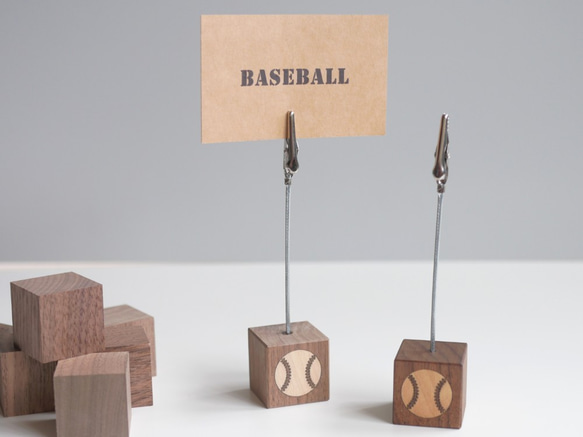 木製クリップスタンド　野球ボール　ウォールナット 1枚目の画像
