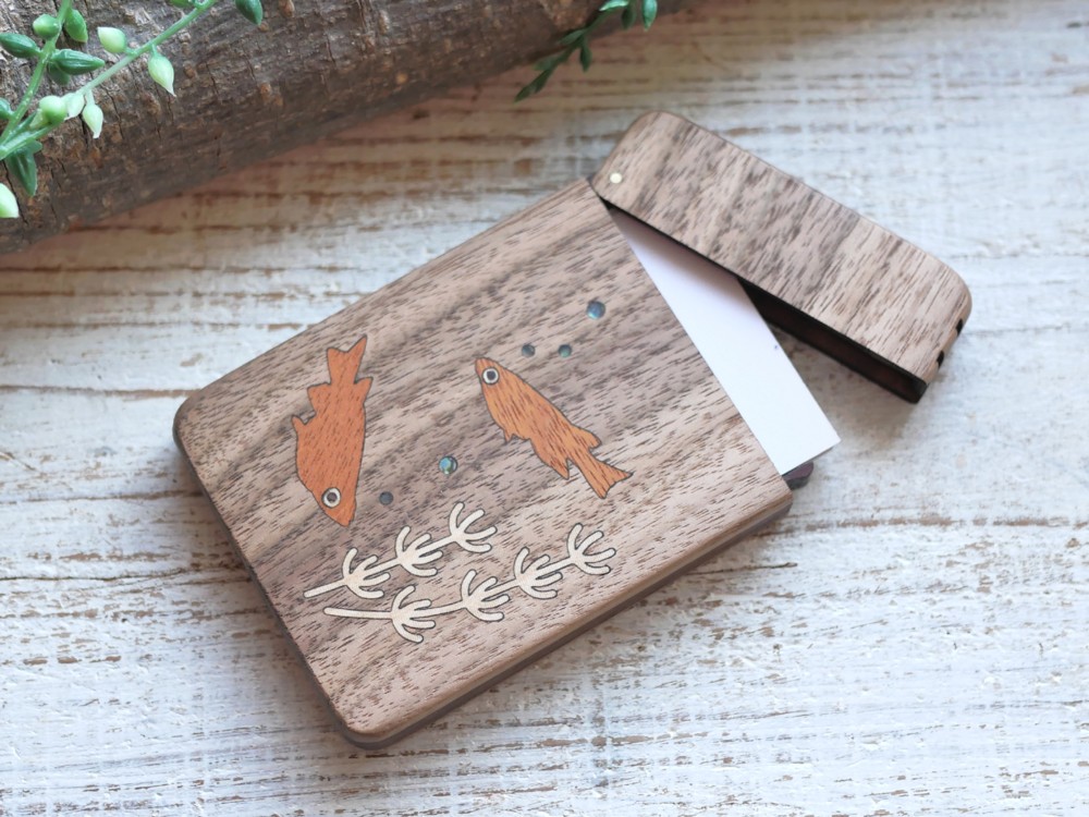 木製名刺入れ『ヒメダルマメダカ』ウォールナット