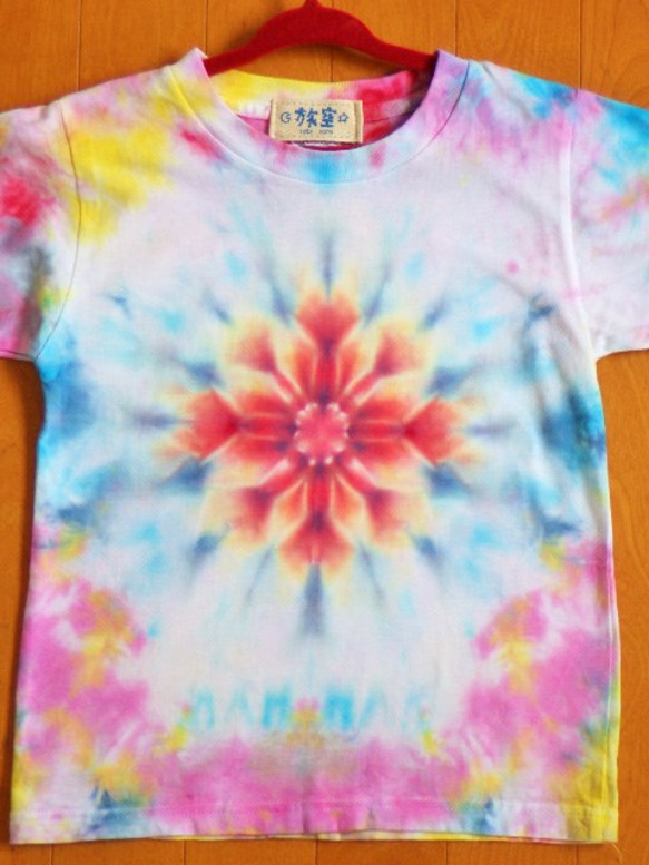 HIPPIES DYE 手染めタイダイ絞り染め　マンダラ Ｔシャツ♪キッズ120cm  HDk1-8 3枚目の画像