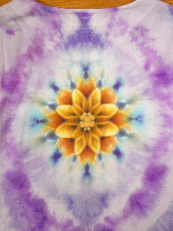 タイダイ　絞り染め　新型前開きのチュニックカーデ♪美しい紫のムラ染めに幻想的なスノーフレイク曼荼羅♪HD8-69 6枚目の画像