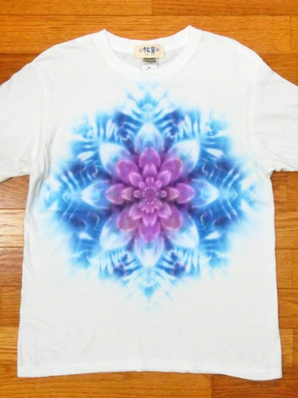 タイダイ　絞り染め　曼荼羅　新作Tシャツ　Mサイズ☆ホワイトに藍紫スノーフレイク☆☆　☆HD9-67 1枚目の画像