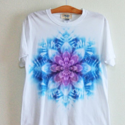 タイダイ　絞り染め　曼荼羅　新作Tシャツ　Mサイズ☆ホワイトに藍紫スノーフレイク☆☆　☆HD9-67 3枚目の画像