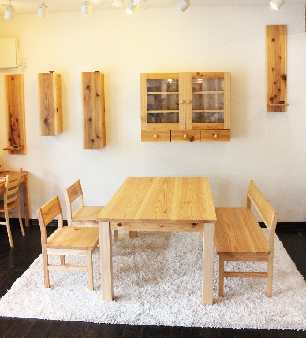 クリプトメリア（杉）無垢ダイニングテーブル  （W1600ｘD800ｘH700）