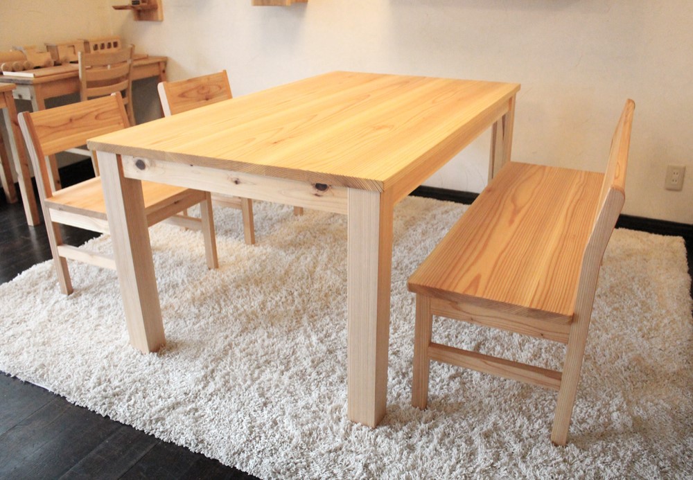 クリプトメリア（杉）無垢ダイニングテーブル  （W1600ｘD800ｘH700）