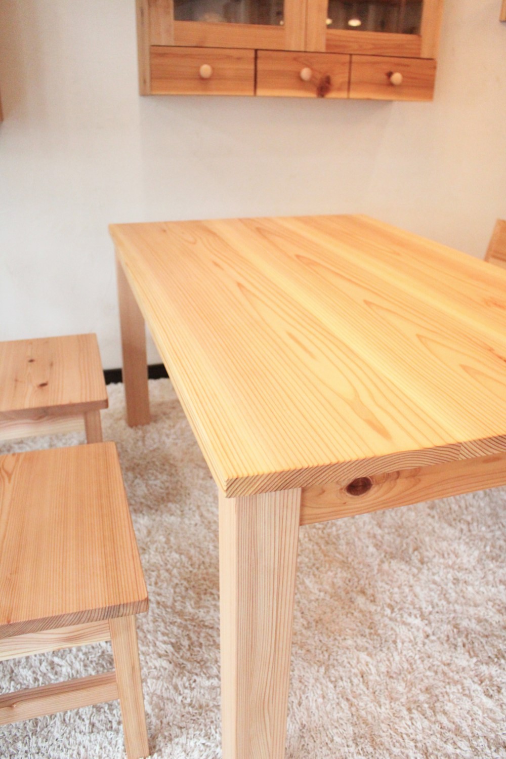 クリプトメリア（杉）無垢ダイニングテーブル  （W1600ｘD800ｘH700）