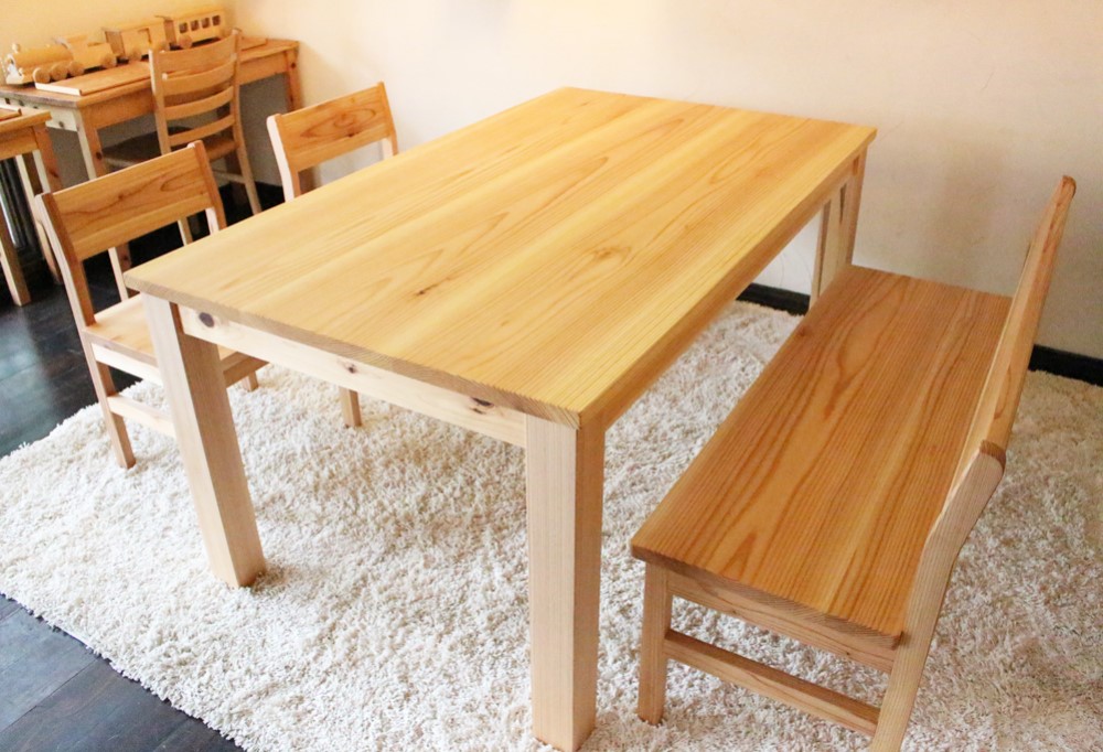 クリプトメリア（杉）無垢ダイニングテーブル  （W1600ｘD800ｘH700）
