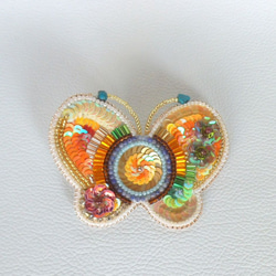 ビーズ刺繍 * 蝶のブローチ　向日葵の 2枚目の画像