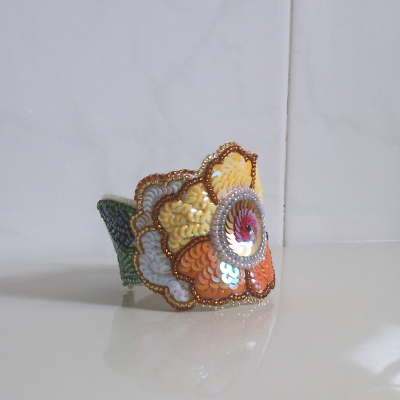 ビーズ刺繍　牡丹 牡丹 和柄ビーズ刺繍ブローチ 赤 | iichi 日々の暮らしを