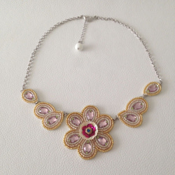 【beads embroidery】 Swarovski flower necklace 第1張的照片