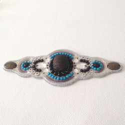 【beads embroidery】 cool bracelet with black button 第3張的照片