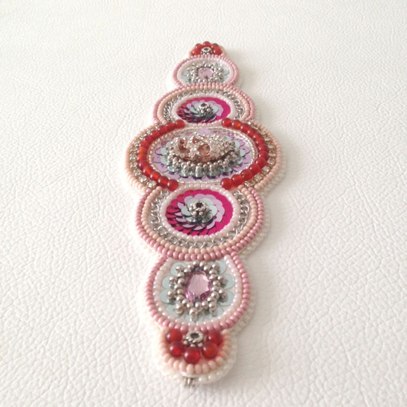 【beads embroidery】smokey bracelet with skull 第4張的照片