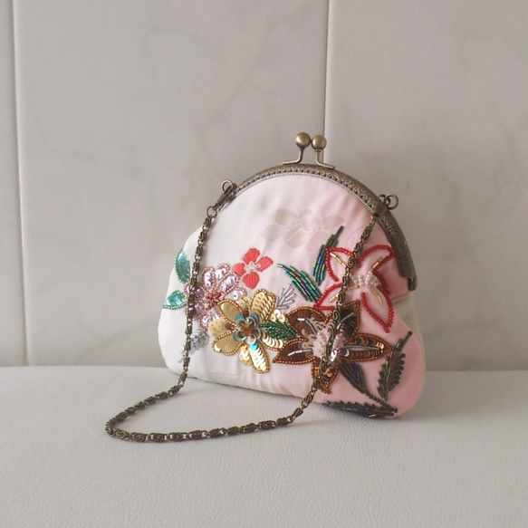 珠子刺繡出去穿著包 第1張的照片