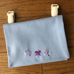 【送料無料】P012-9 刺繍入り移動ポケット(水色 リボン、音符) 1枚目の画像