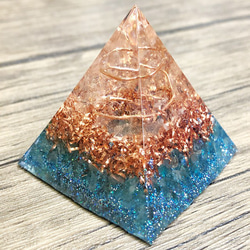 [成長期の子供のお守り] ピラミッド型Ⅱ オルゴナイト アパタイト 3枚目の画像