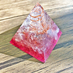 [幸せな愛のエネルギー] ピラミッド型Ⅱ オルゴナイト ストロベリークォーツ＆ローズクォーツ 4枚目の画像