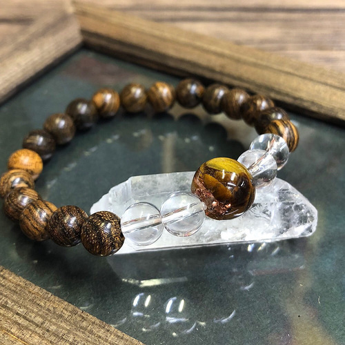 パワーストーン ピラミッド型 四角錐 琥珀色 dilib 四角錐形ペーパー