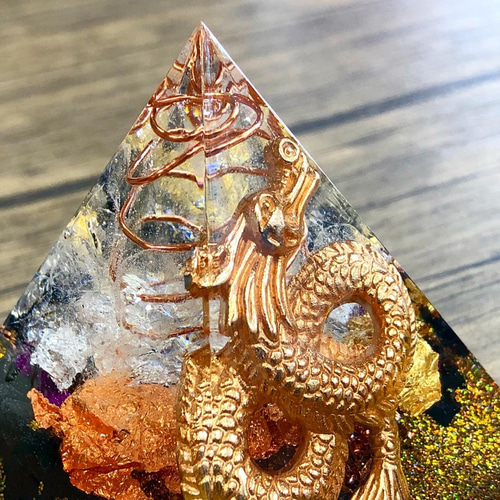 ピラミッド型(大) 龍神 オルゴナイト モリオン(黒水晶) その他