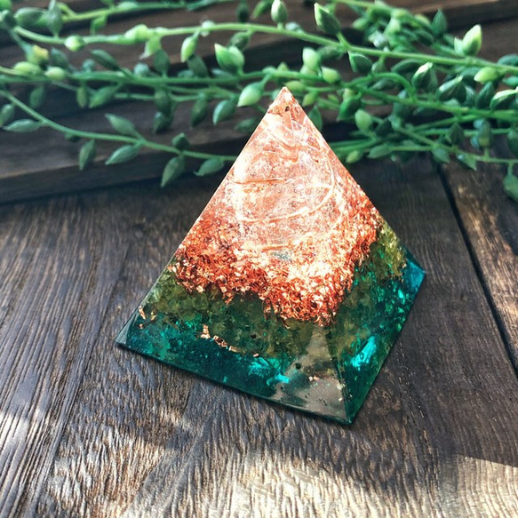 ピラミッド型Ⅱ オルゴナイト ペリドット 3枚目の画像