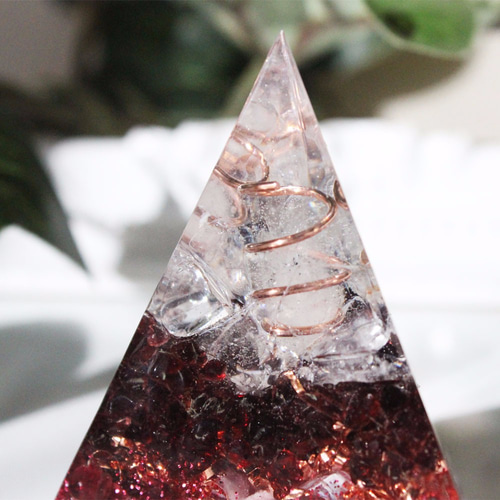 三角錐型オルゴナイト ガーネット＆ピンクトルマリン 生命力UP・勝利