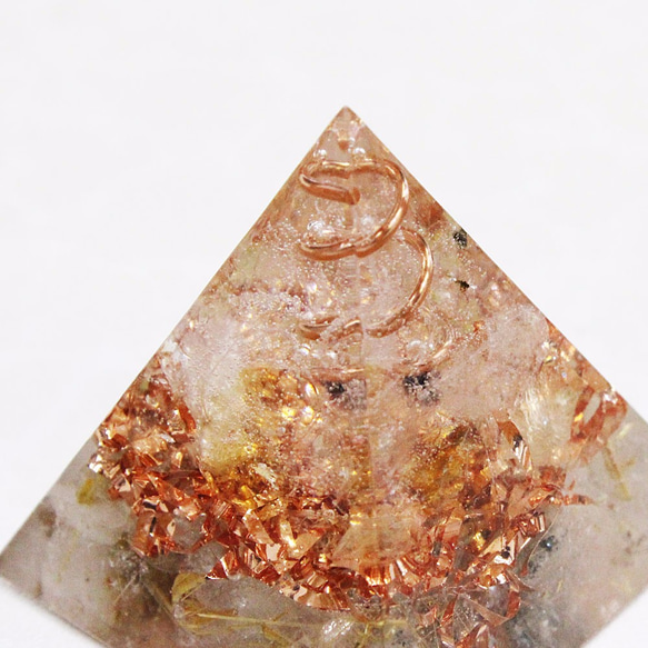 迷你金字塔Orgonite黃水晶和金紅石石英 第3張的照片