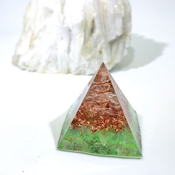 ミニピラミッド型オルゴナイト フローライト　 3枚目の画像