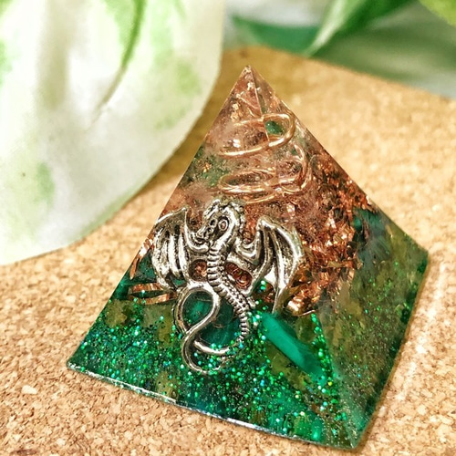 癒し］ ミニピラミッド型オルゴナイト ドラゴン マラカイト&ペリドット