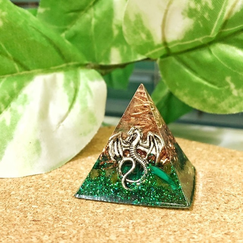 癒し］ ミニピラミッド型オルゴナイト ドラゴン マラカイト&ペリドット