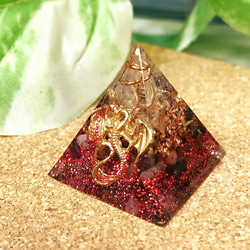 [生命力UP] ミニピラミッド型オルゴナイト  ドラゴン　ガーネット&ピンクトルマリン 1枚目の画像