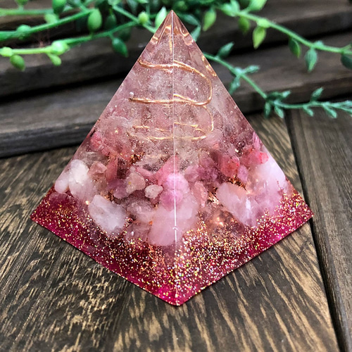 自分に自信が出る] ピラミッド型Ⅱ オルゴナイト ローズクォーツ