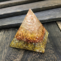 ピラミッド型Ⅱ オルゴナイト シトリン＆ルチルクォーツ 1枚目の画像