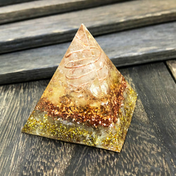 ピラミッド型Ⅱ オルゴナイト シトリン＆ルチルクォーツ 2枚目の画像