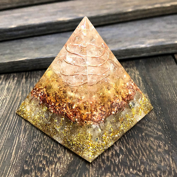 ピラミッド型Ⅱ オルゴナイト シトリン＆ルチルクォーツ 4枚目の画像