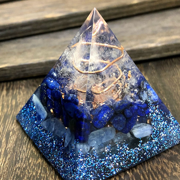 【新生活を始める方へ】ピラミッド型Ⅱ オルゴナイト ラピスラズリ＆カイヤナイト 5枚目の画像