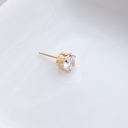 【birthstone/14kgf】誕生石ピアス 4月 crystal 6mm(片耳用) 2枚目の画像