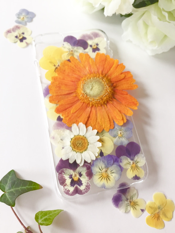 【再販】オレンジガーベラの押し花スマホケース 1枚目の画像