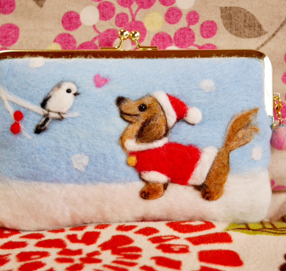 ダックスフンドとエナガのクリスマス♪羊毛フェルトがま口  No.328 2枚目の画像