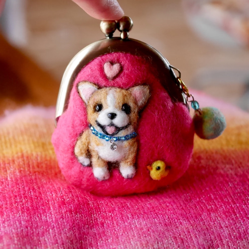 にっこりコーギーの小さな羊毛フェルトがま口 がま口 インコとワンコ