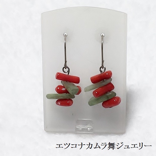 染枝珊瑚、変わりカットのマットのペリドットピアスNo.14