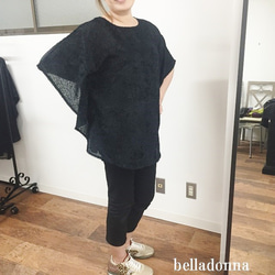 一年中着れるケープ風ブラウス 4枚目の画像