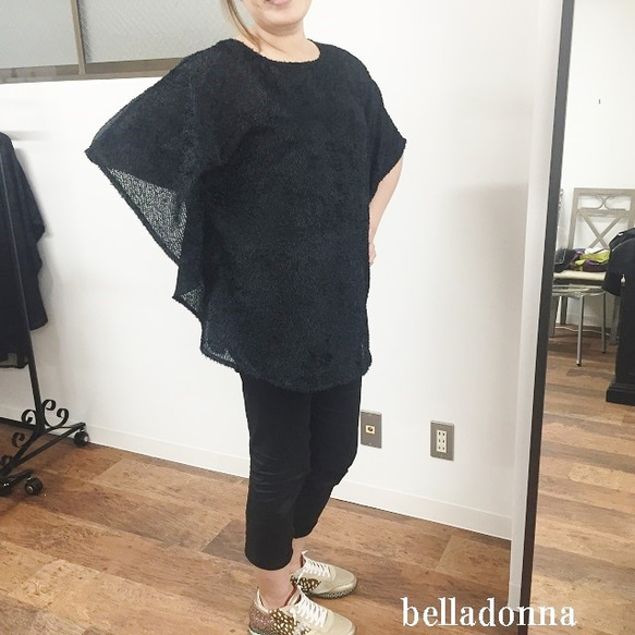 一年中着れるケープ風ブラウス 4枚目の画像