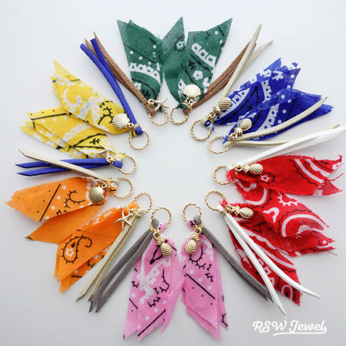 セミオーダー♡色もチャームも選べる♡バンダナのタッセル♡ピアス 