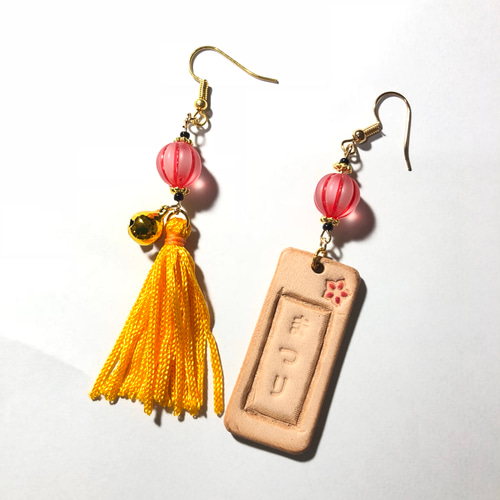 イヤリング  ハンドメイド  お祭り用 名入れ 木札風の本革お祭りピアス ピアス（フック・チェーン） ÄHRE