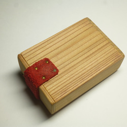 tomori の滋賀県産木、基本のマッチ箱（皮、赤） 3枚目の画像