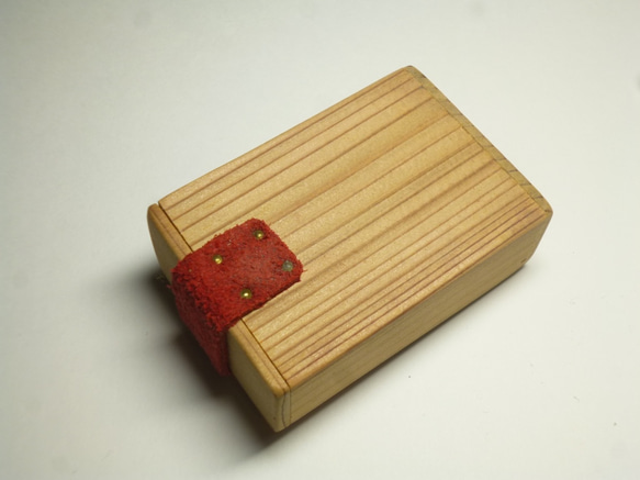 tomori の滋賀県産木、基本のマッチ箱（皮、赤） 3枚目の画像